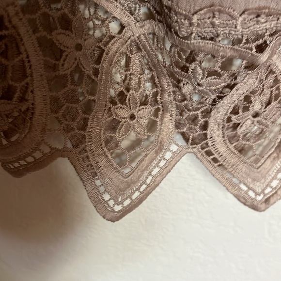 Montrez tan lacy top - Picture 3 of 4